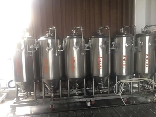 अच्छी कीमत 316L Stainless Steel Beer Fermenter , Ss Brewing Conical Fermenter With Jacket ऑनलाइन