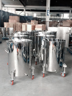 अच्छी कीमत 316L  Stainless Steel Water Bucket , Dairy Storage Tanks With Wheels ऑनलाइन