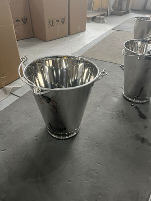 अच्छी कीमत 20L Stainless Steel Milk Pail With Pulling Handle 316L Satt Finish ऑनलाइन
